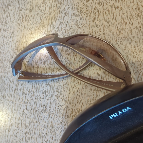 Prada sunglasses - Picture 8 of 9